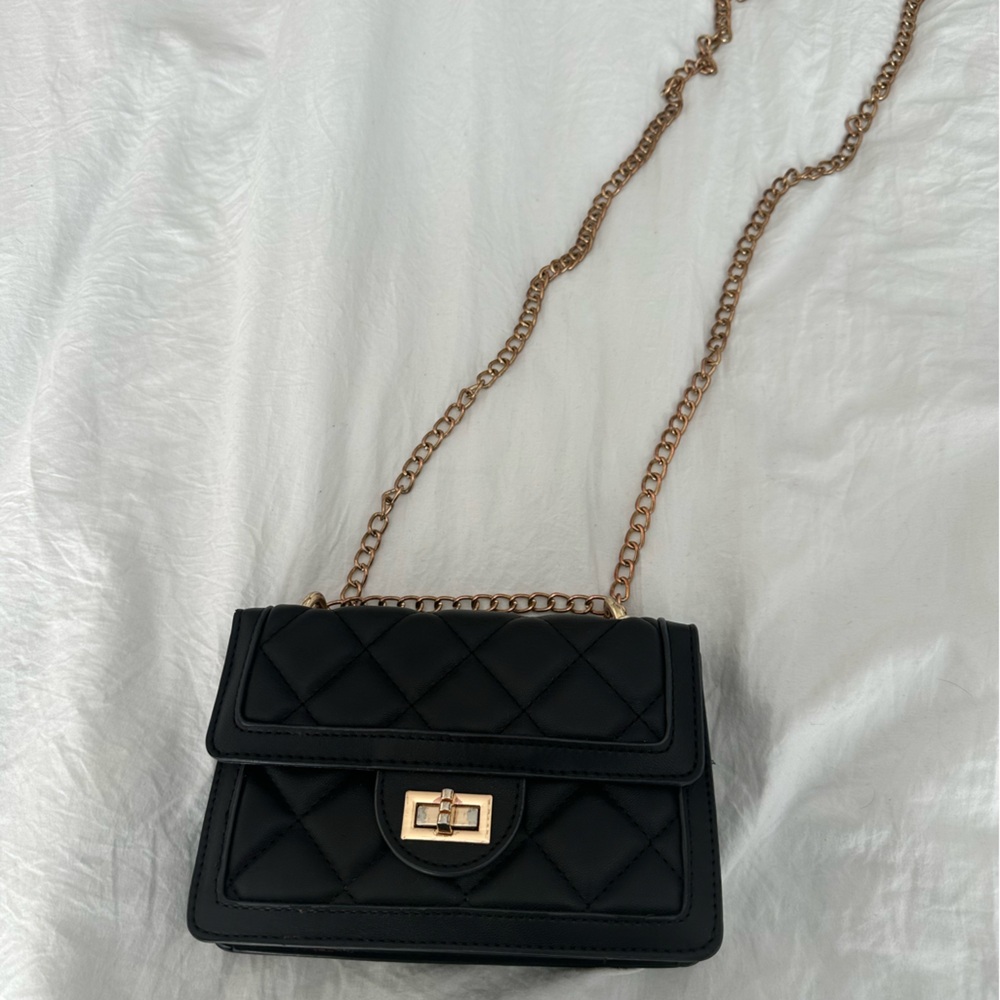 Elegant Black Quilted Chain Bag